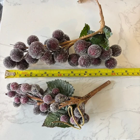 Set of three artificial beaded/ sugared grape vines in purple - Picture 5 of 8